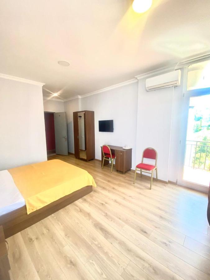 Mimino Aparthotel Batoemi Buitenkant foto