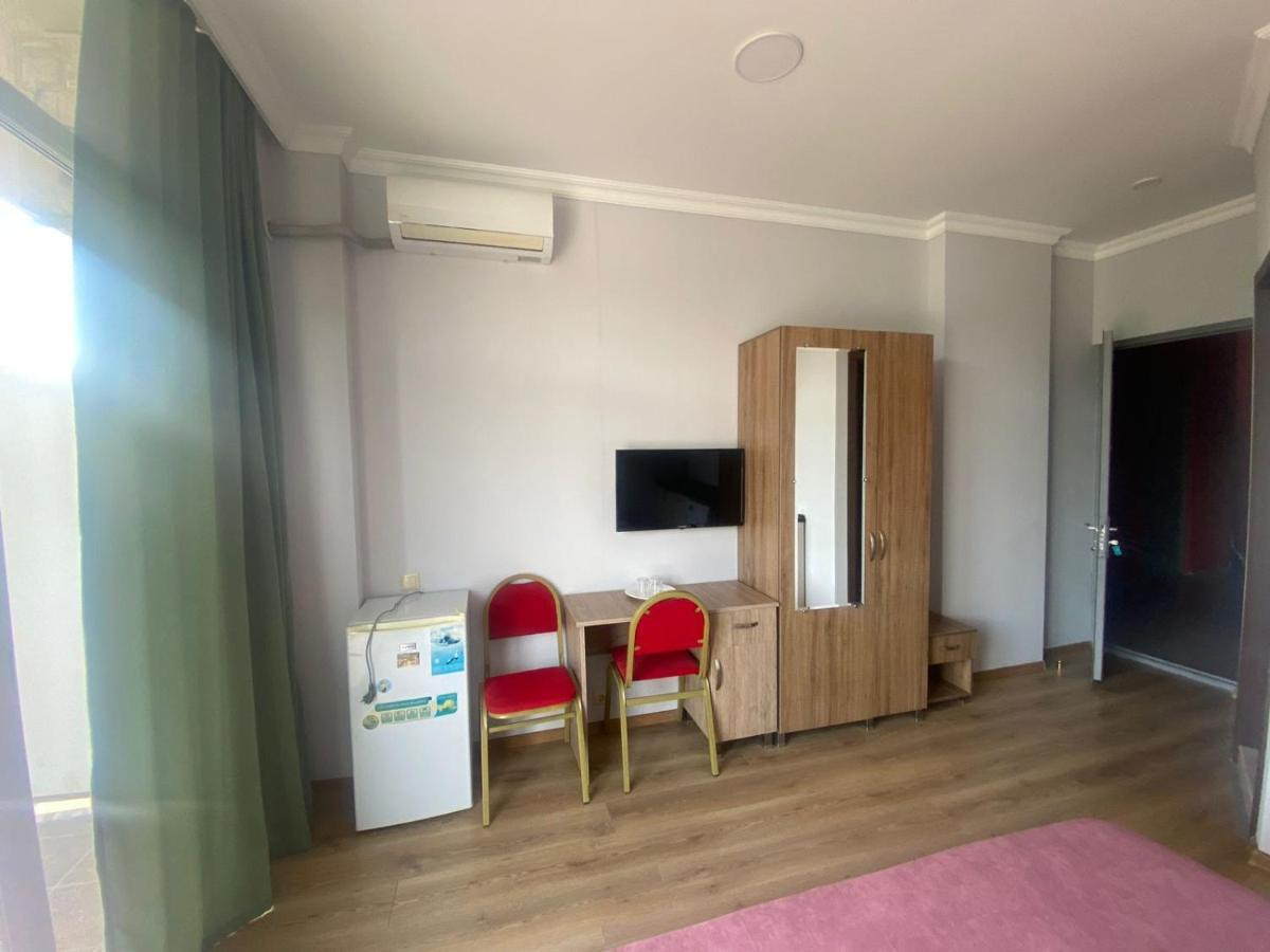 Mimino Aparthotel Batoemi Buitenkant foto